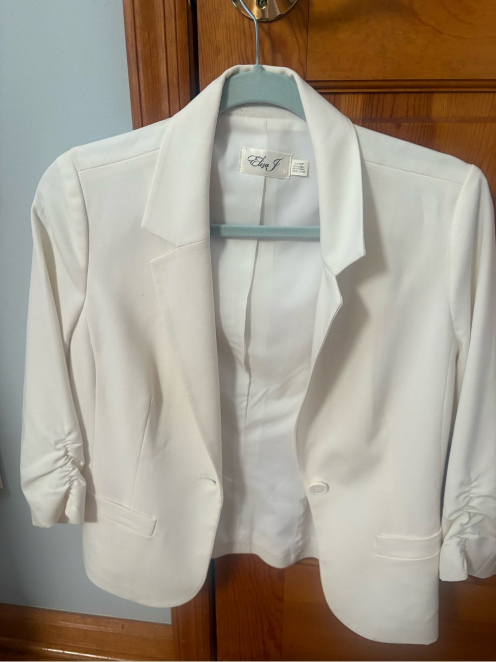 Eliza J White Cropped Ruched-Sleeve Blazer Jacket